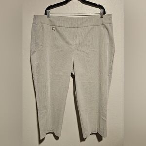 Tahari's Women's Bengaline Capri Pants Size 3X